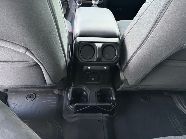 2025 Jeep Wrangler 4-Door Sahara - Photo 23