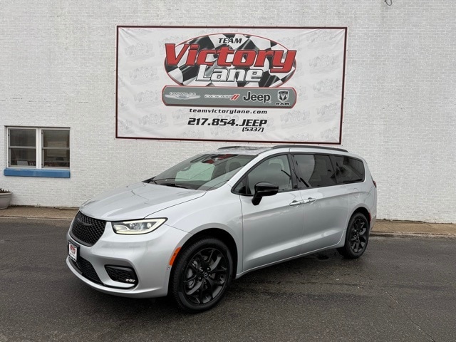 2026 Chrysler Pacifica Limited's photo