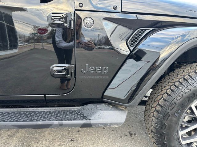 2025 Jeep Wrangler 4-Door Sahara - Photo 12