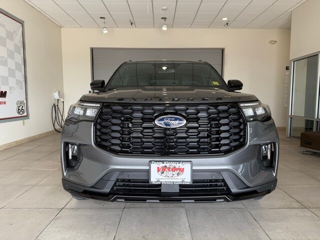 2025 Ford Explorer ST-Line photo 2