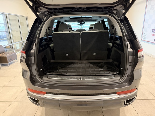 2023 Jeep Grand Cherokee L Summit photo 4