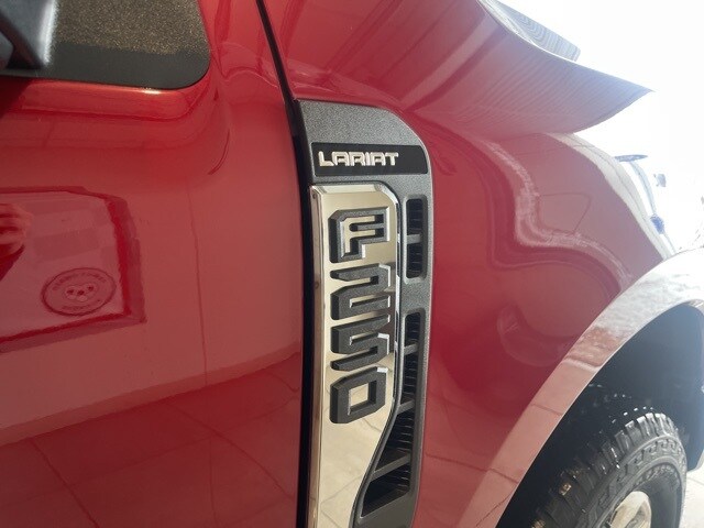 2026 Ford F-250 Lariat photo 2