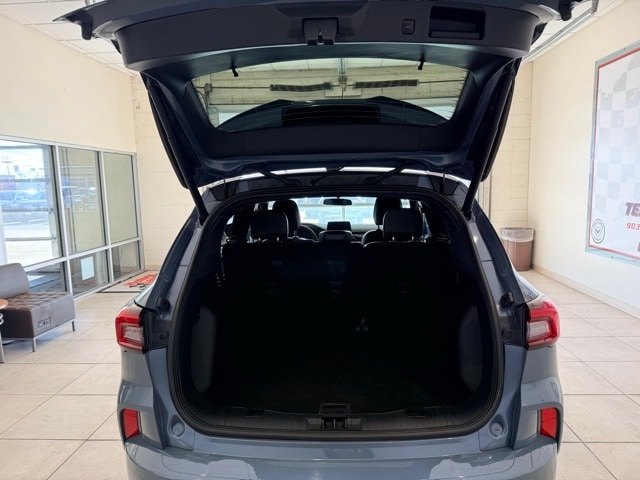 2024 Ford Escape ST-Line photo 2