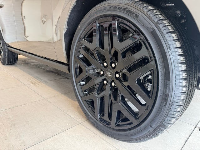 2026 Ford Expedition MAX photo 4