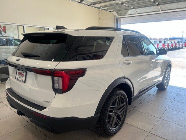 2026 Ford Explorer ST-Line photo 3