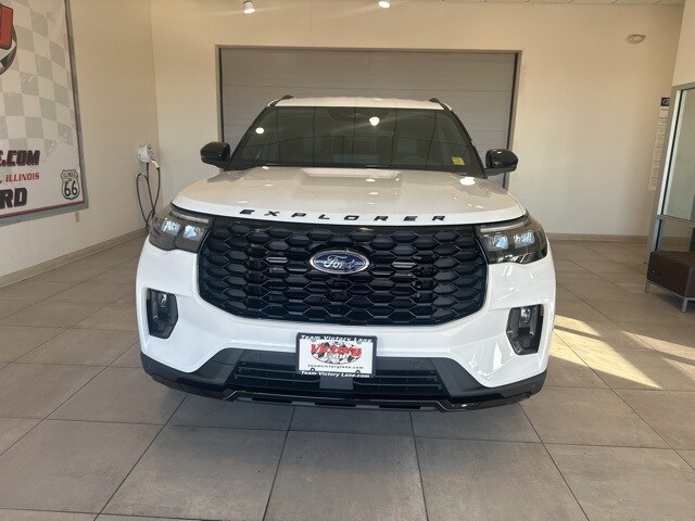 2026 Ford Explorer ST-Line photo 2