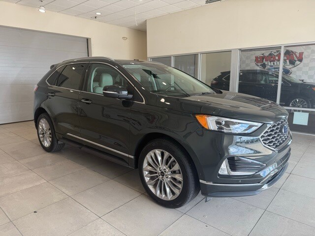 2024 Ford Edge Titanium photo 4