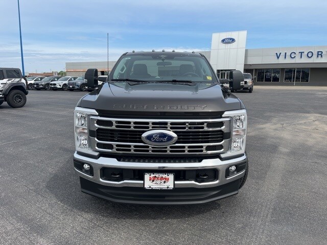 2025 Ford F-250 XLT photo 2