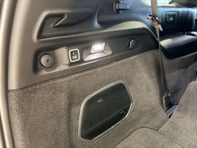 2021 Jeep Grand Cherokee Overland photo 4