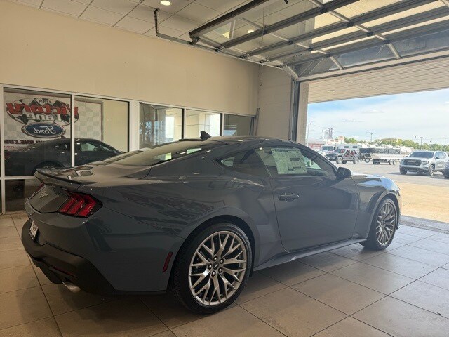 2025 Ford Mustang EcoBoost Premium photo 4