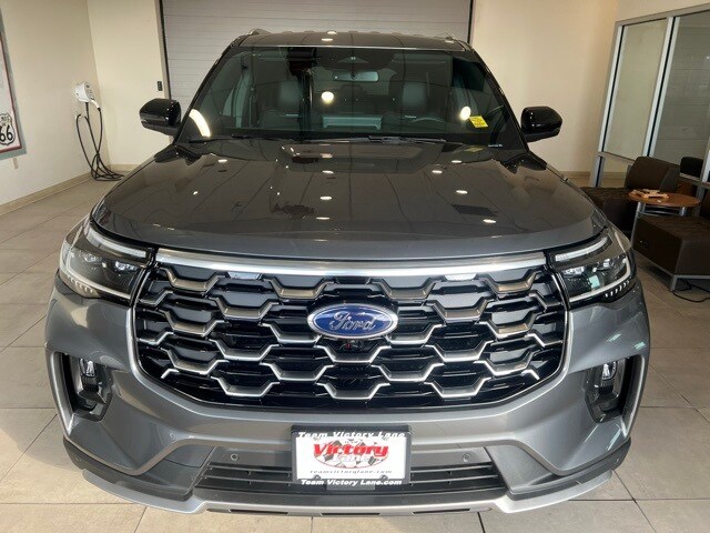 2026 Ford Explorer Platinum photo 2