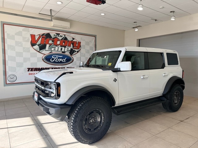 2025 Ford Bronco 4-Door Outer Banks's photo