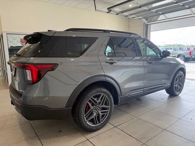 2025 Ford Explorer ST-Line photo 4
