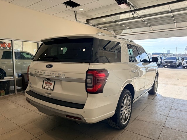 2023 Ford Expedition Platinum photo 2