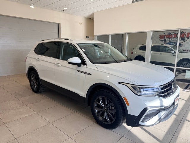 2024 Volkswagen Tiguan SE Wolfsburg Edition photo 2