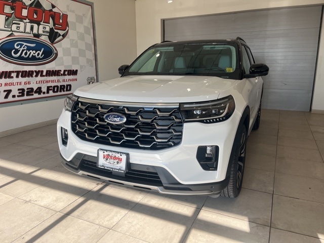 2025 Ford Explorer Platinum photo 2