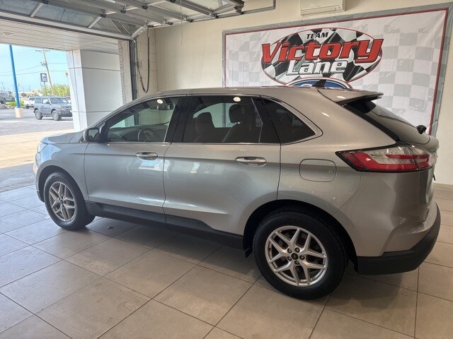 2024 Ford Edge SEL photo 2