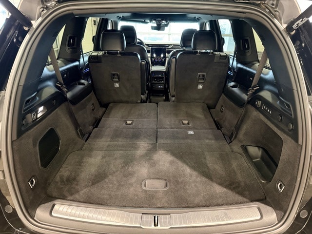 2021 Jeep Grand Cherokee Overland photo 2