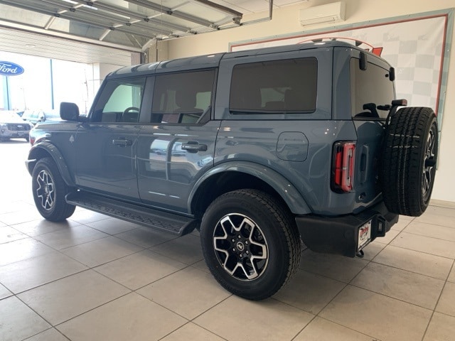 2025 Ford Bronco Outer Banks photo 2
