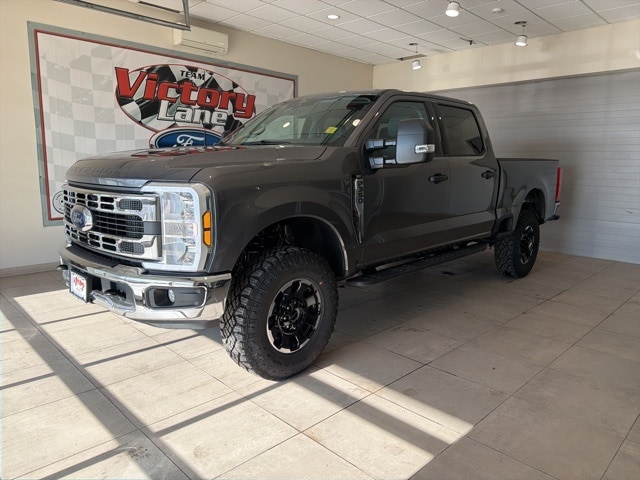 2025 Ford F-350 Super Duty XLT's photo