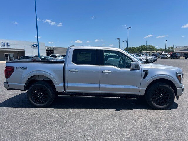 2025 Ford F-150 Lariat photo 2
