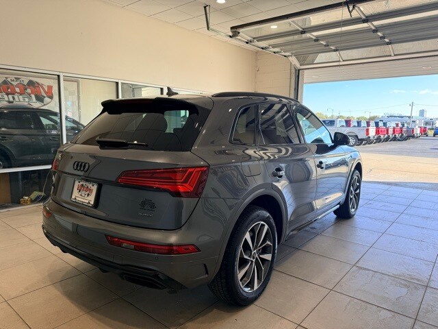 2024 Audi Q5 45 S line photo 2