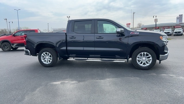 Used 2023 Chevrolet Silverado 1500 LT with VIN 2GCUDDED2P1122625 for sale in Litchfield, IL