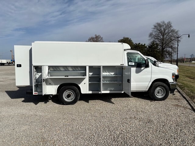 2025 Ford E-350 Base photo 2