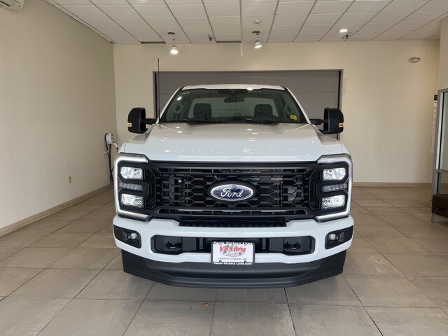 2025 Ford F-350 XLT photo 2
