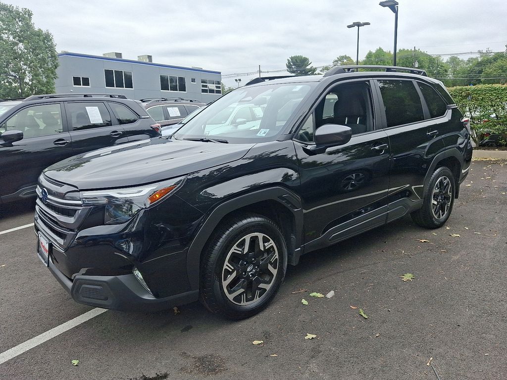 2025 Subaru Forester Premium photo 3