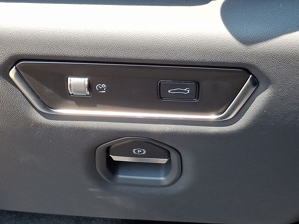 2024 Lotus Emira First Edition - Photo 23