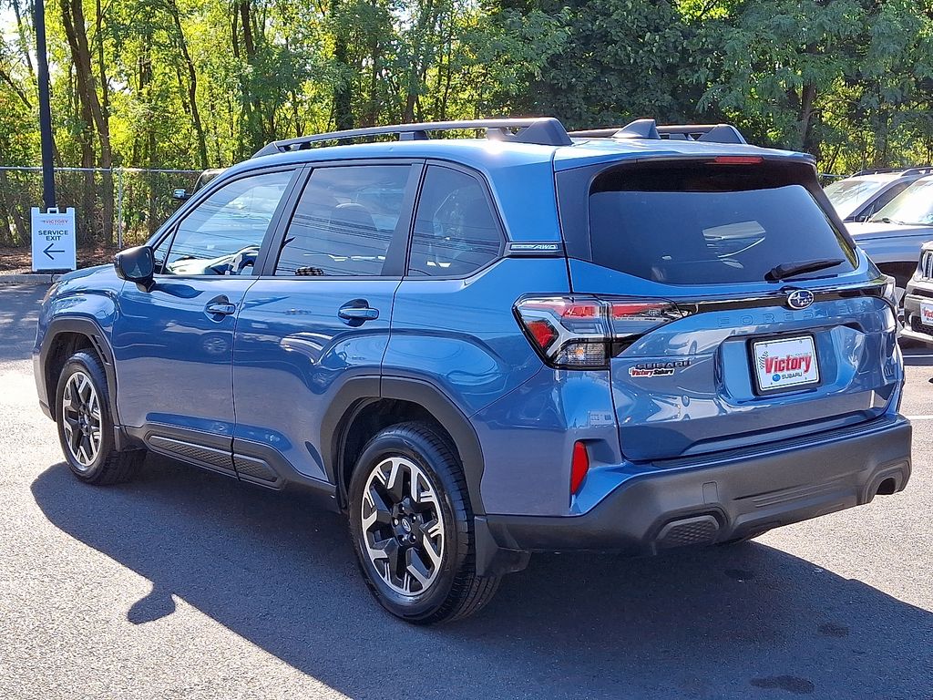 2025 Subaru Forester Premium photo 4