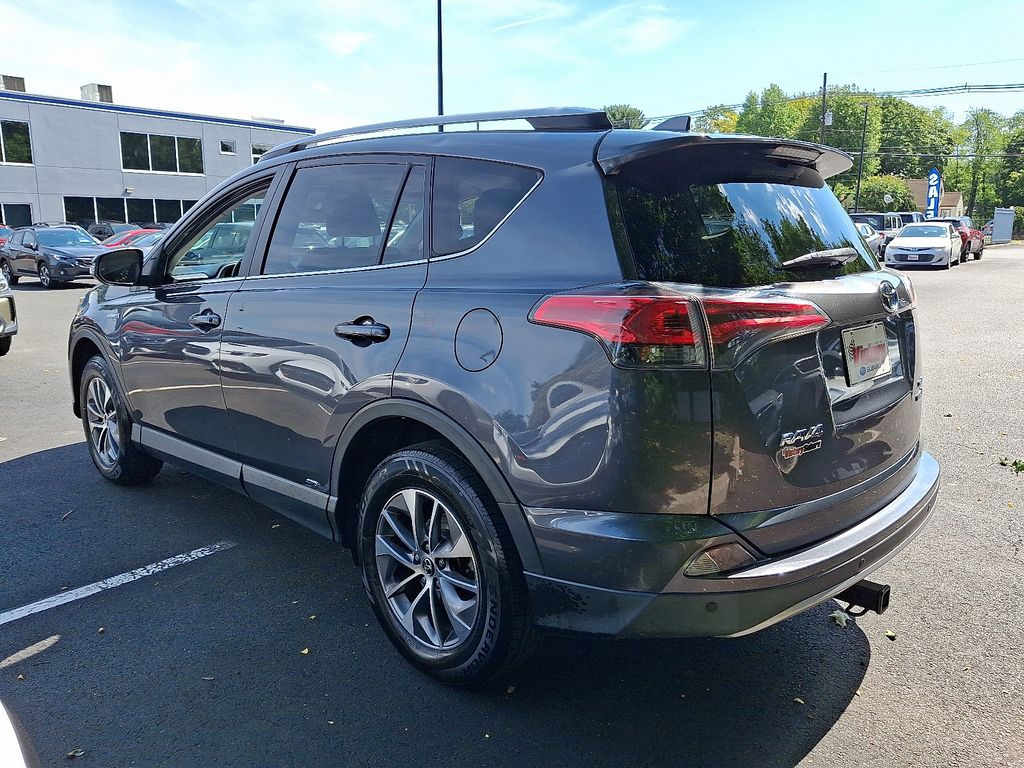 2017 Toyota RAV4 Hybrid XLE photo 4