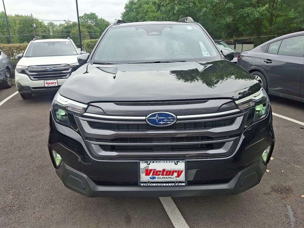 2025 Subaru Forester Premium photo 2