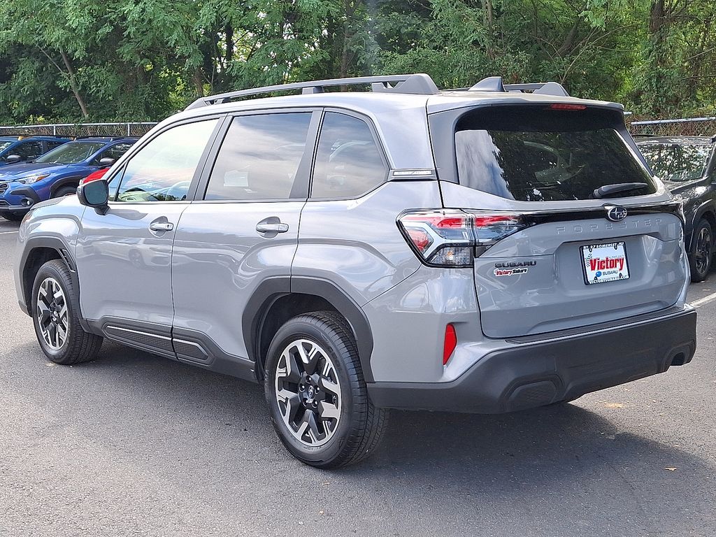 2025 Subaru Forester Premium photo 3