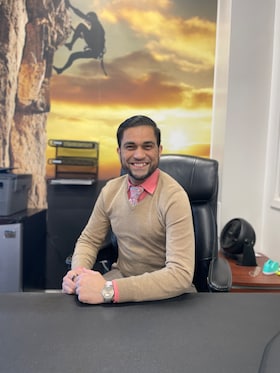 Staff member Bilal Akmal from ID_ab6ebe49ebed