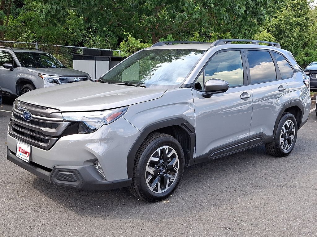 2025 Subaru Forester Premium photo 2