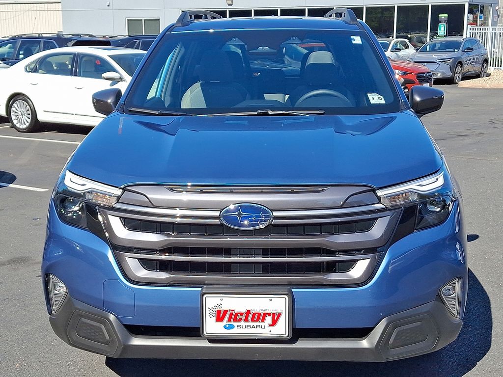 2025 Subaru Forester Premium photo 2