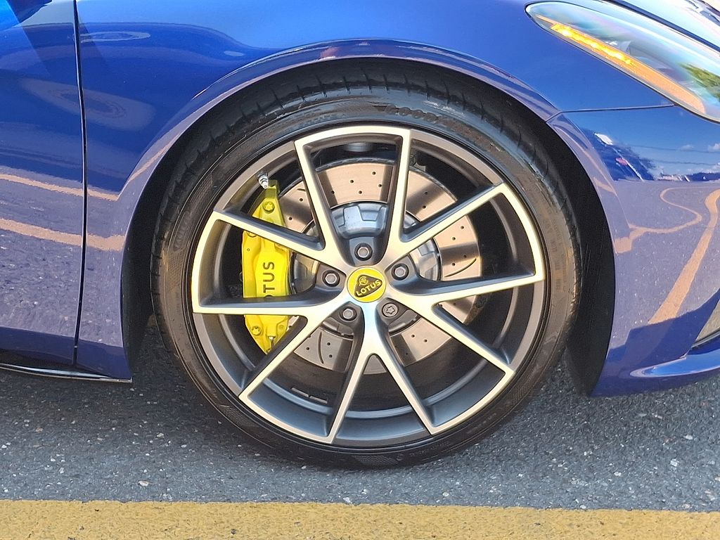 2024 Lotus Emira First Edition - Photo 9