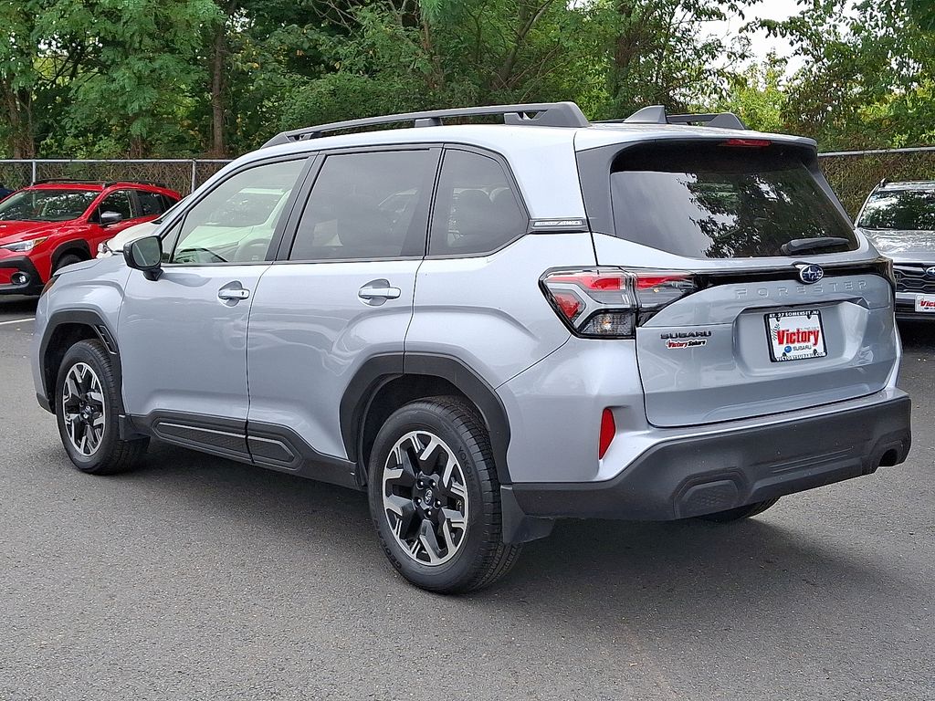 2025 Subaru Forester Premium photo 3