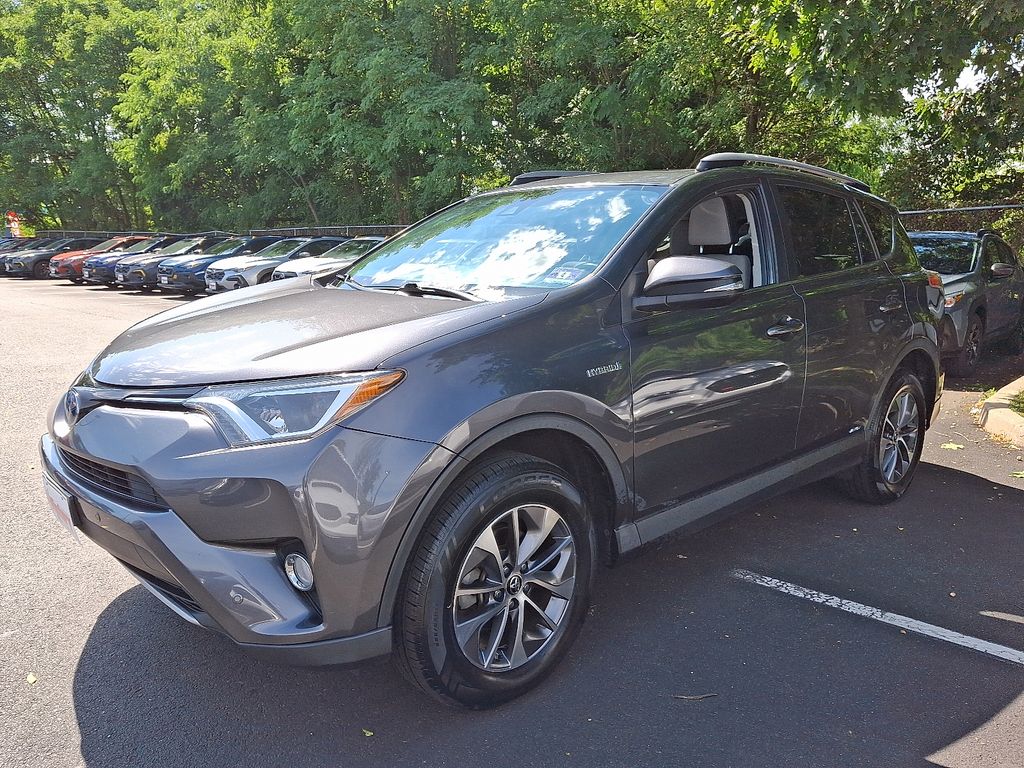 2017 Toyota RAV4 Hybrid XLE photo 3