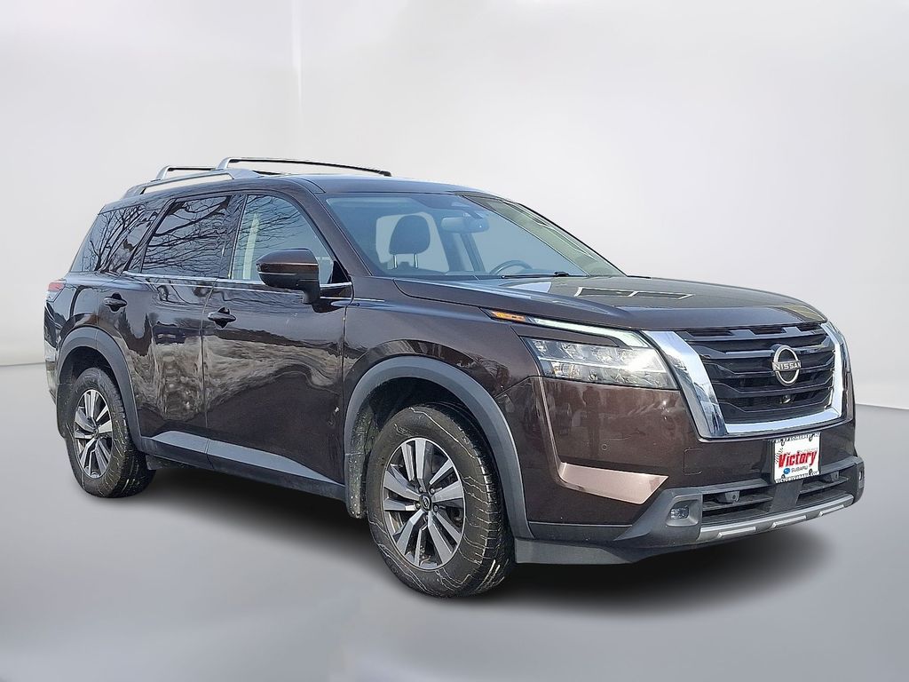 2022 Nissan Pathfinder SL
