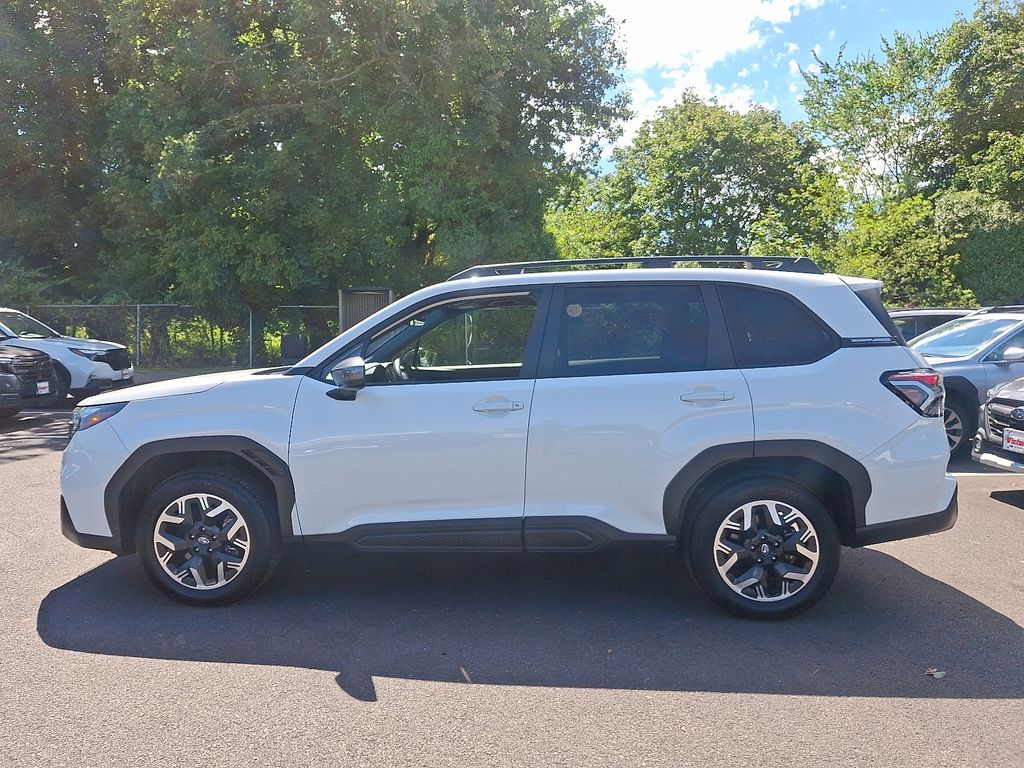 2025 Subaru Forester Premium photo 3