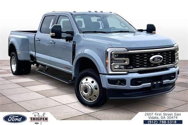 2026 Ford F-450 Super Duty Platinum's photo