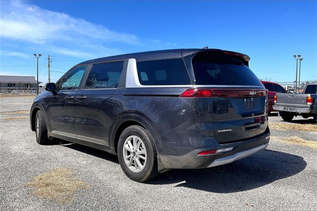 Used 2024 Kia Carnival LX Minivan/Van