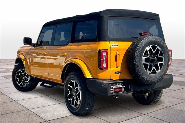 2022 Ford Bronco Outer Banks photo 2