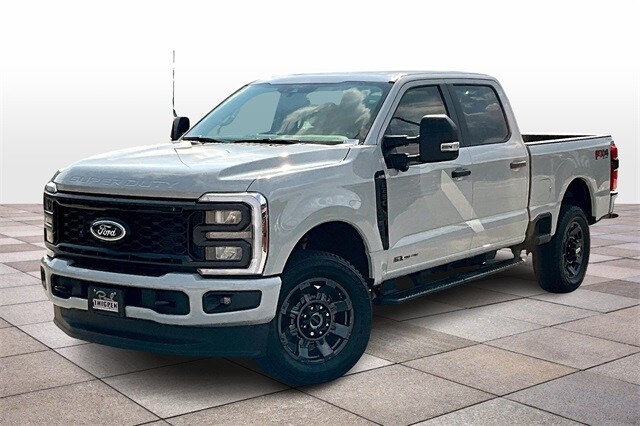 2025 Ford F-250 photo 2