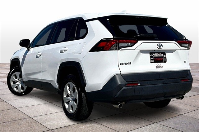 2024 Toyota RAV4 LE photo 2