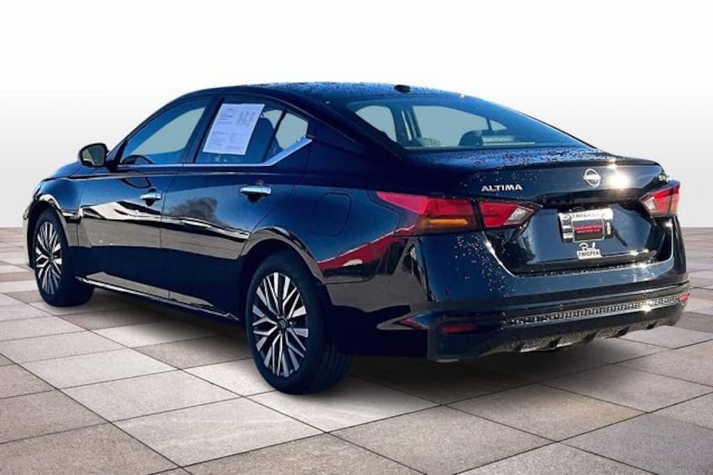 Used 2024 Nissan Altima 2.5 SV Sedan