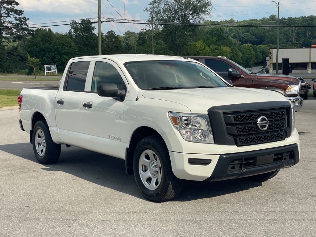 2021 Nissan Titan S's photo